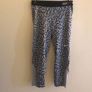 Women’s Nike Pro 3/4 Fit. Medium